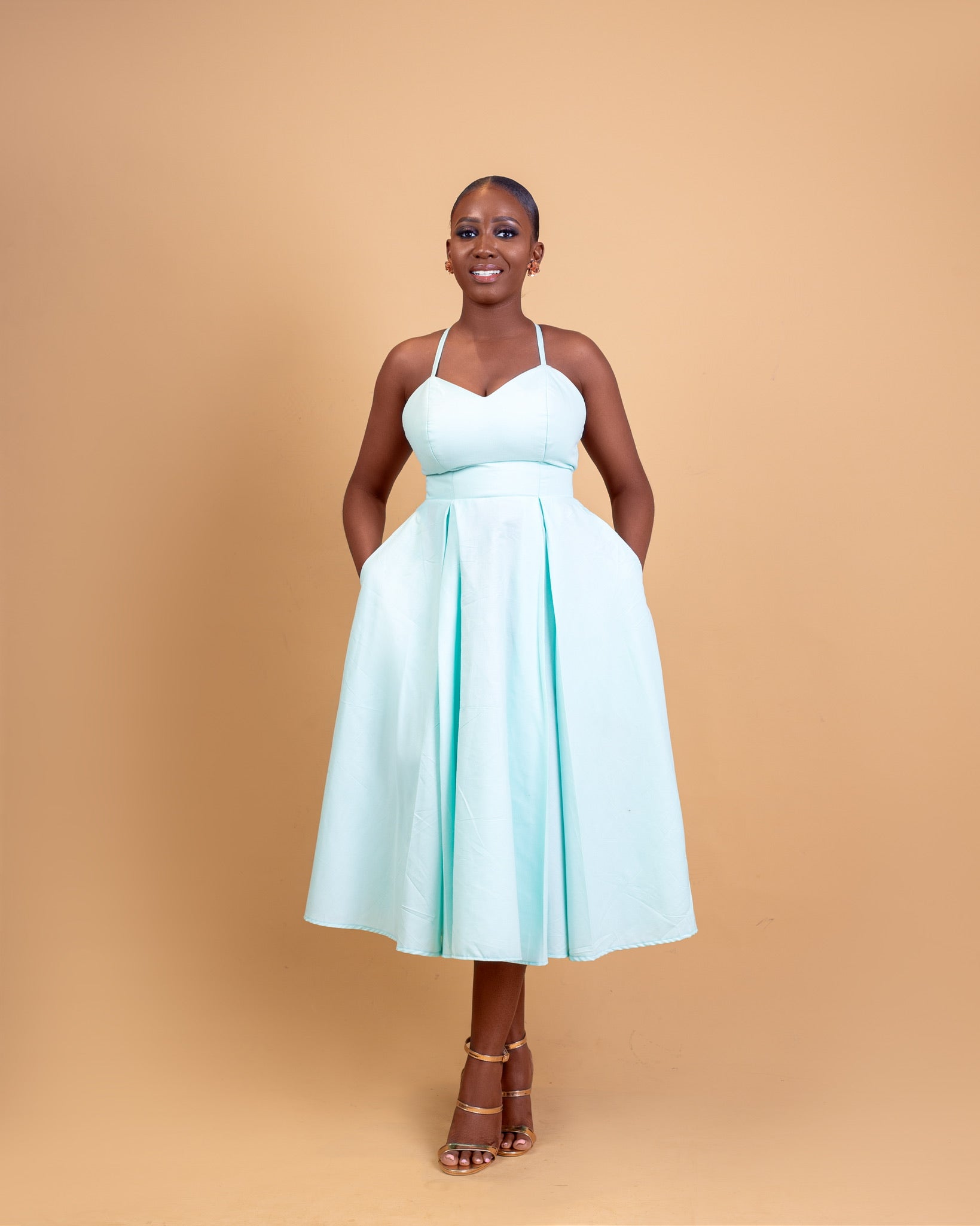 Relax in style with our Easywear Collection – featuring versatile and comfortable pieces for every occasion.